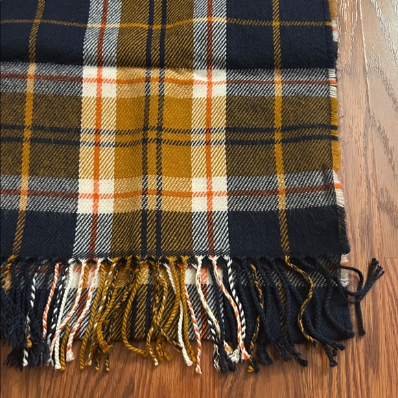 Old Navy Men’s Scarf - Picture 2 of 10